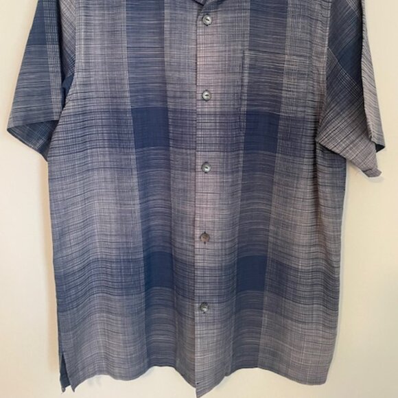 Tommy Bahama Button Down - Picture 2 of 6